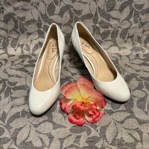Life Stride Comfort Flex Lively, White Dusty Mil Heels Pumps Size 8.5